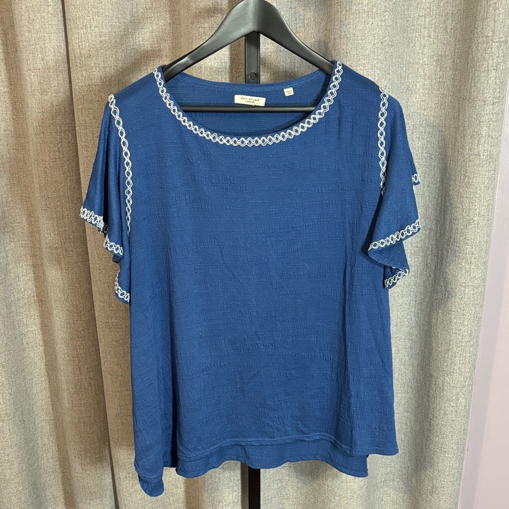Women’s Short Sleeve Textured Top with White Trim 2X